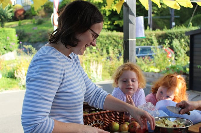 Cletwr juice-making