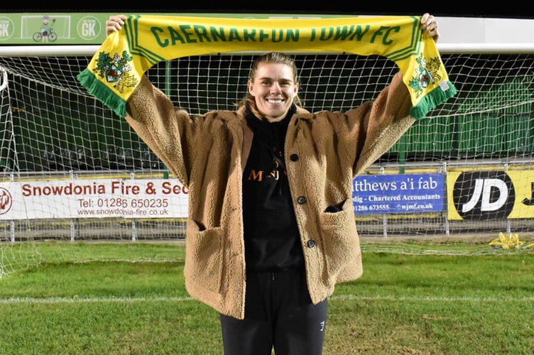 Savannah Marshall was at the Oval to watch Aberystwyth v Caernarfon 211022