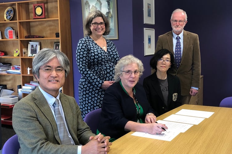  Academics from Ritsumeikan University in Japan signing the memorandum of understanding with the Vice-Chancellor and academics of Aberystwyth University