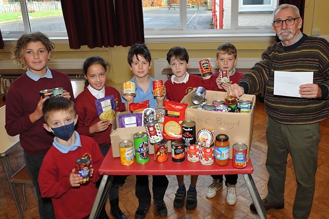Pupils from Ysgol Dyffryn Deulas in Corris have been busy collecting food for Machynlleth Food Bank