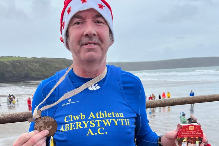 Deian Creunant at the Broad Haven pudding run 971222
