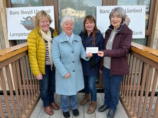 Plaid Cymru councillors donate to foodbanks in the run-up to Christmas