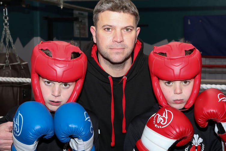 Harlech Foodservices £800 to Caernarfon Boxing Club