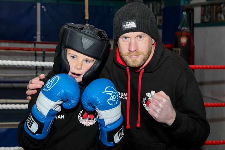 Harlech Foodservices give £800 to Caernarfon Boxing Club