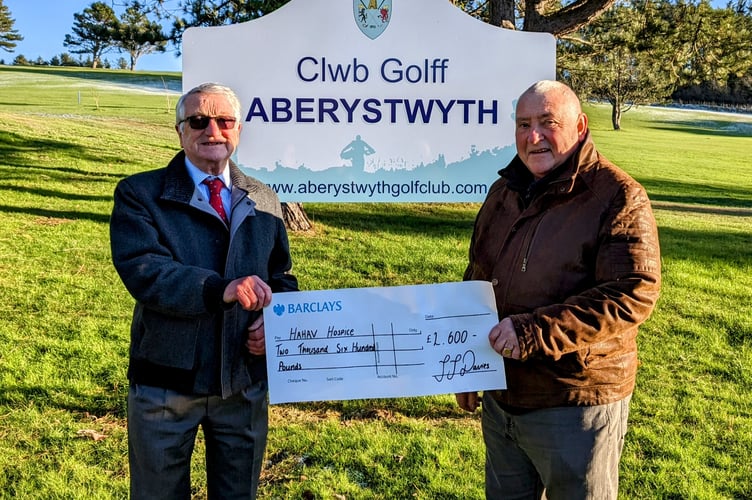 Presentation to Dr Axford by Terry Davies, 2022 Captain at Clwb Golff Aberystwyth.