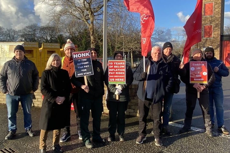 MP Liz Saville Roberts joined ambulance staff on the picket line in Pwllheli