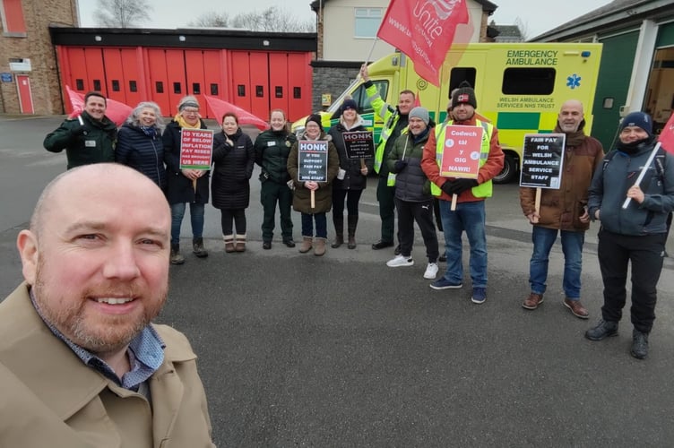 Mabon ap Gwynfor MS on the Pwllheli picket line