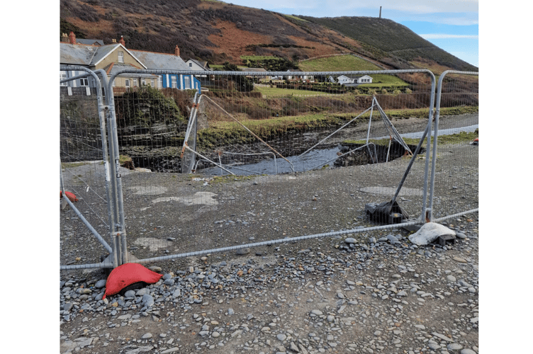 The sinkhole at Tanyblwch beach