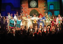 Players celebrate panto return to Aberdyfi