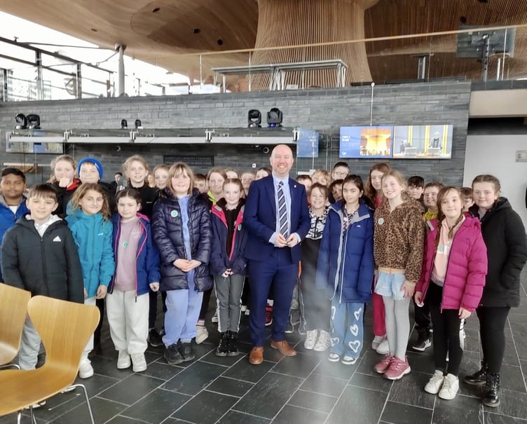 Pupils from Ysgol Eifion Wyn, Porthmadog, met MS Mabon ap Gwynfor