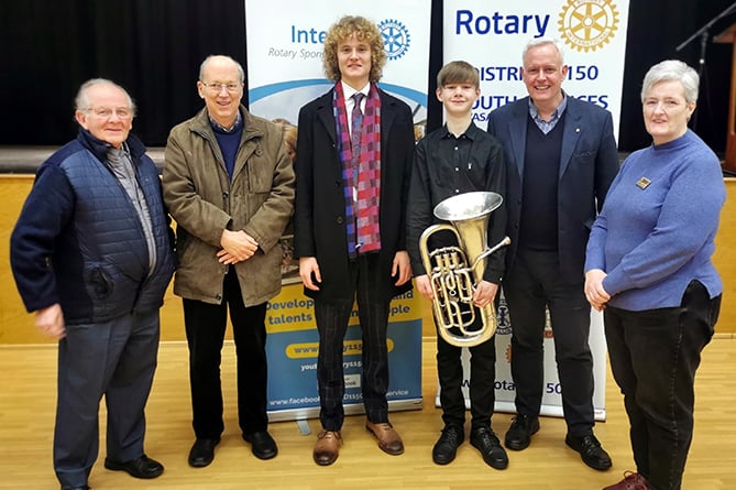 Ioan and Gruff with members of the Aberystwyth Rotary Clubs