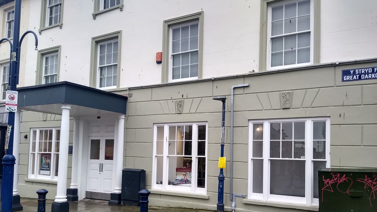 Edinburgh Woollen Mill to return to Aberystwyth high street cambrian