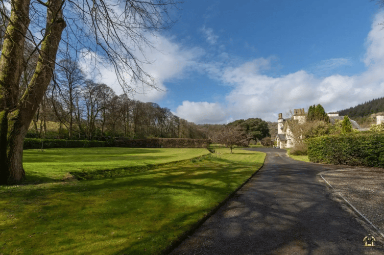 llancych mansion