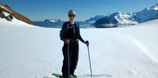 Gwyddonydd o Aber yn dal ati gyda’r Gymraeg yn Antartica