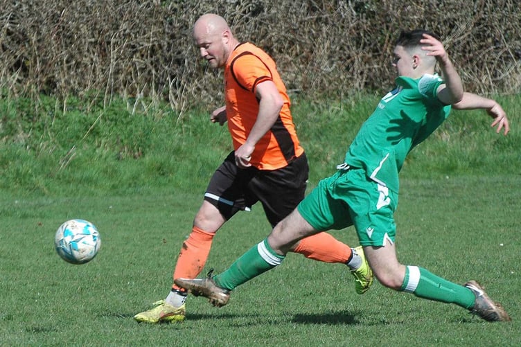 Tywyn 7 Llansantffraid 0 010423