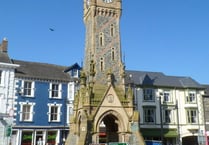 Appeal for builders to repair iconic clock