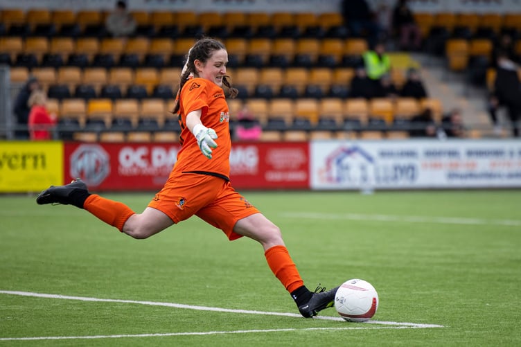 Carmarthen, Wales - 19th February, 2023:
Aberystwyth goalkeeper Carys Pugh-Jones takes a goal kick.
Aberystwyth Town v Briton Ferry Llansawel in the FAW Womenâs Cup Semi Final at Richmond Park on the 19th February 2023. (Pic by Lewis Mitchell/FAW)