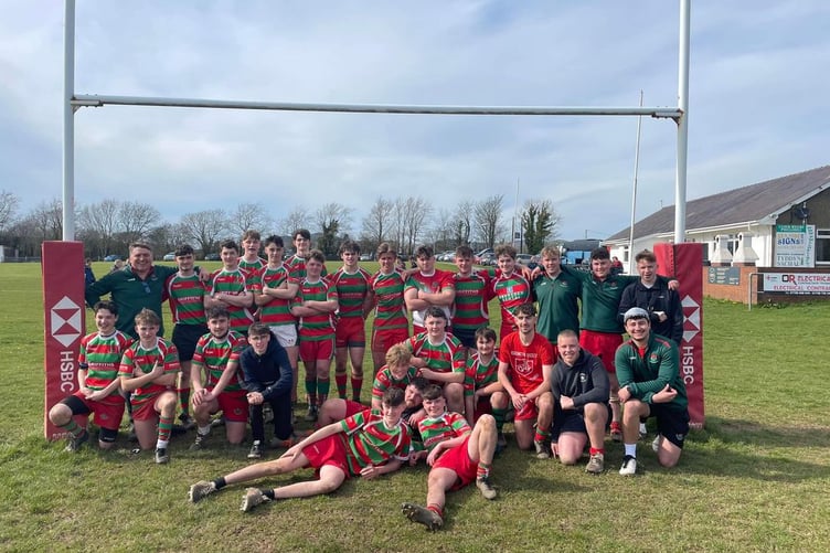 Pwllheli Youths with the mixed team from Havirov that they beat 22-19