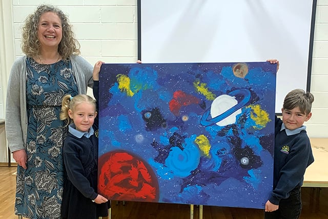 Artist donates work to Tywyn school ahead of Aberdyfi exhibition
