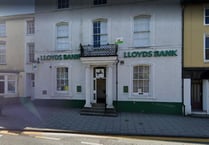 Bank applies to remove signage ahead of branch closure