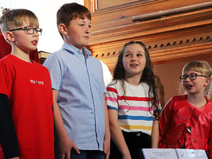 Lluniau a chanlyniadau Eisteddfod Gadeiriol Capel Bryngwenith