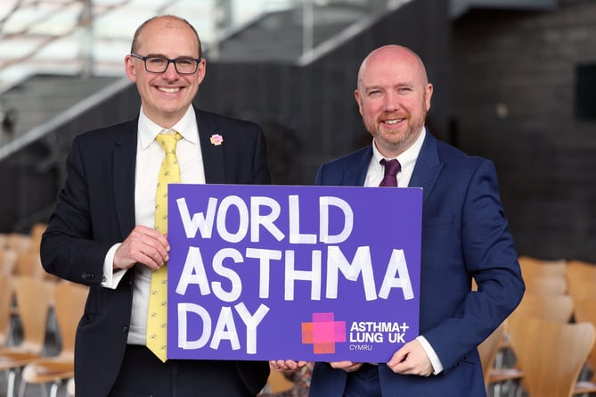 Mabon ap Gwynfor MS with Joseph Carter from Asthma and Lung UK