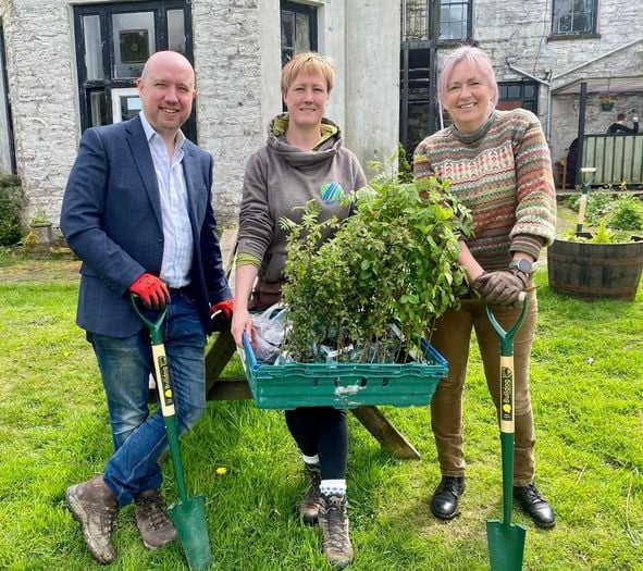 MP and MS plant trees in pub garden