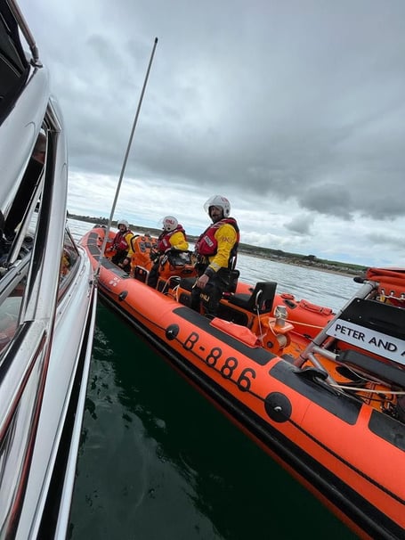 Abersoch RNLI rescue seven adults and two children from motor boat