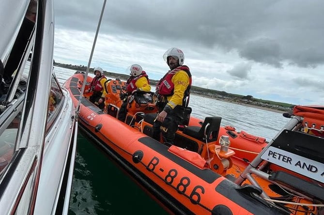 Abersoch RNLI rescue seven adults and two children from motor boat