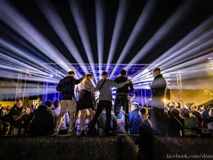 Video shows great atmosphere at beach party