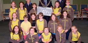 Mayor presents cheque for £400