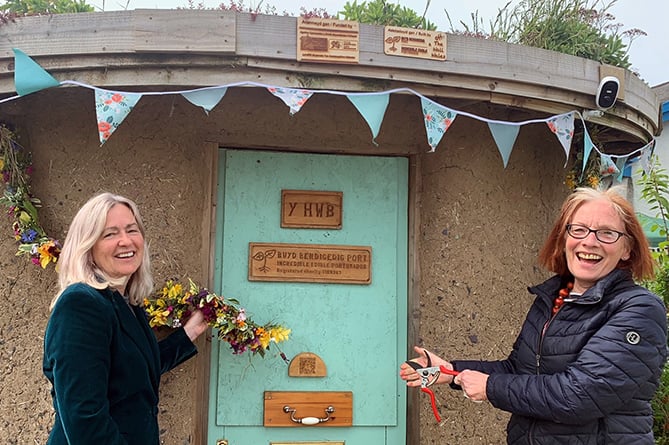 Porthmadog Hwb opening