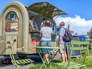 Couple return to Criccieth to set up beachside coffee truck