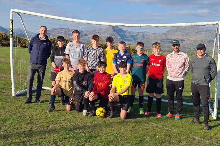 One of Porthmadog’s junior teams with club officials and representatives from the National Grid’s Eryri Visual Impact Provision (VIP) project