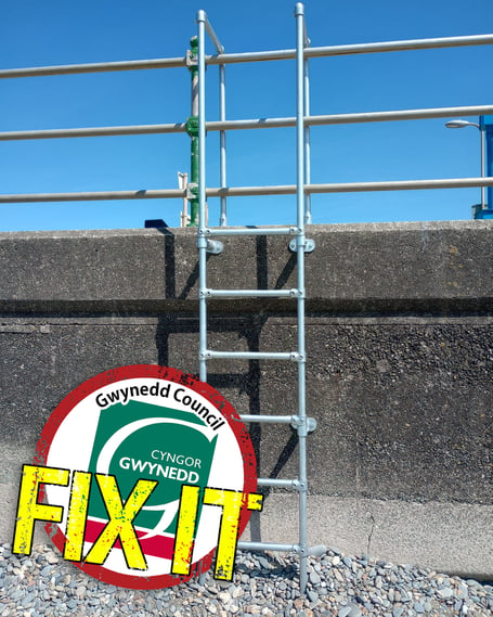 The ‘unacceptable’ ladder the council has installed for people to leave the beach in an emergency
