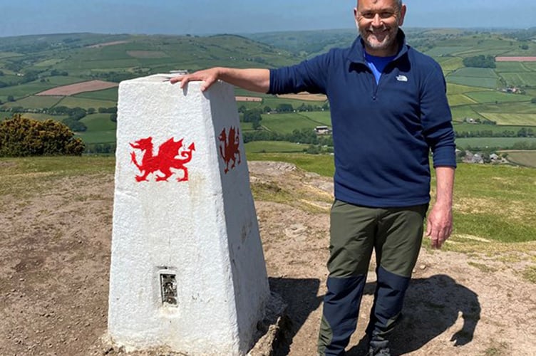 Mae Tudur Owen yn angerddol am enwau llefydd Cymraeg