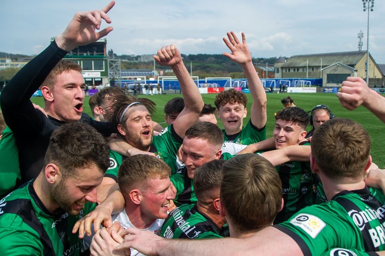 Celebrations after Aberystwyth beat Caernarfon 3-2 2022/23