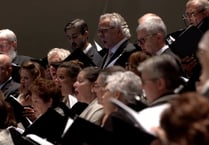 Côr Cymry Gogledd America yn mentro ar daith o amgylch Cymru