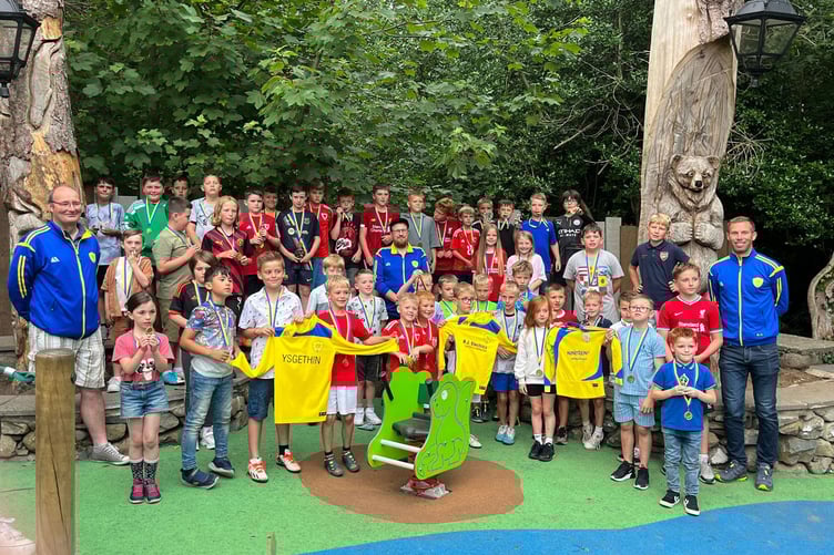 The Dyffryn and Talybont young players at their award presentation 260623