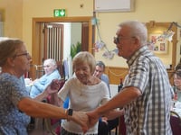 Volunteer with HAHAV and help those with life-limiting illness