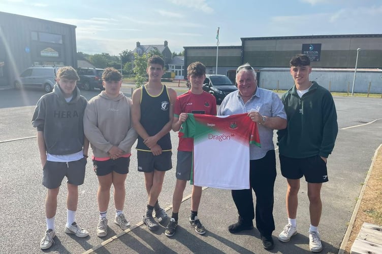 Mel ‘Spar’ Jones, Nanhoron Arms Hotel owner, receives his shirt