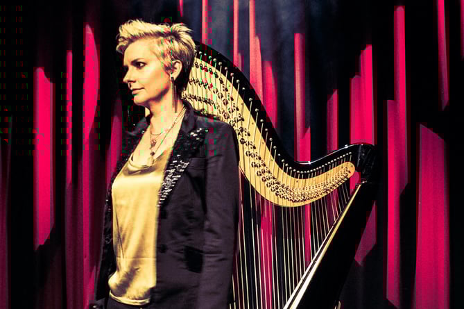 Catrin Finch acredita a Jennie Caldwell