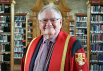 Welsh music icon Dafydd Iwan receives honorary degree