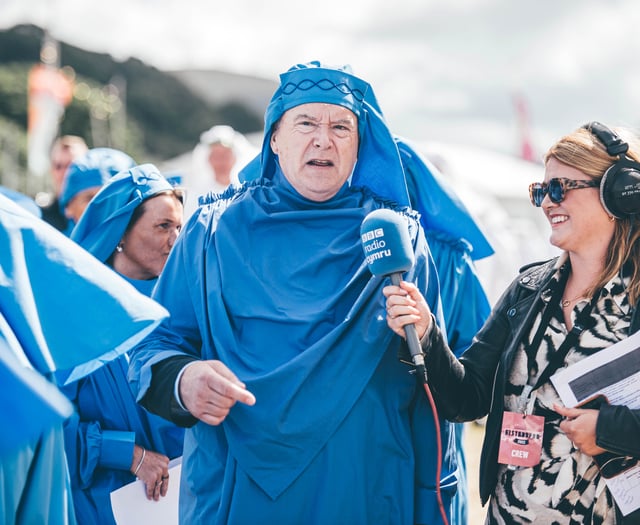 Huw Edwards resigns from BBC on 'medical advice'