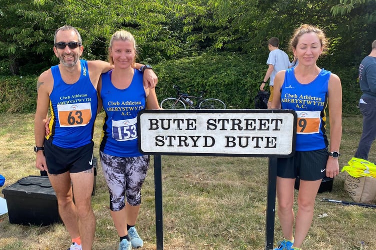 Edd and Lina Land, and Tracey Breedon at the Bute town mile race