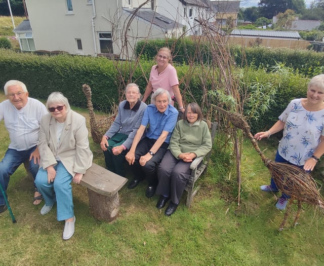 Caffi Cofion participants create wonderful willow birds