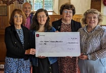 Cymdeithas Undodaidd yn codi £3,000 i MND Association