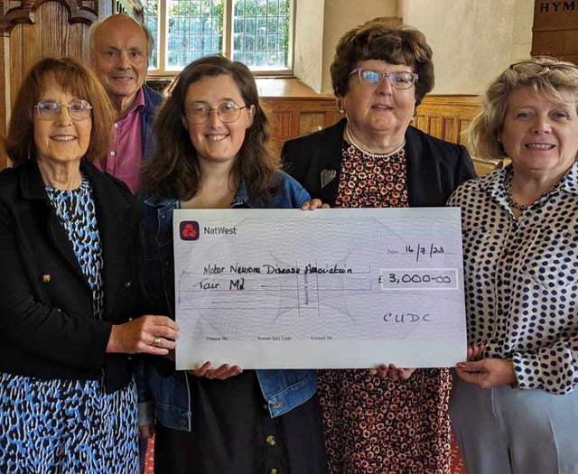 Cymdeithas Undodaidd yn codi £3,000 i MND Association