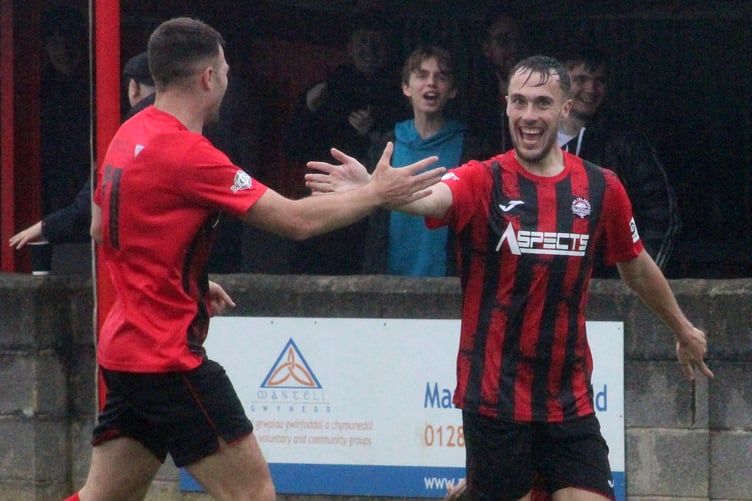 Porthmadog 4 Llanidloes 2 bnathaniel MG Cup 210723
