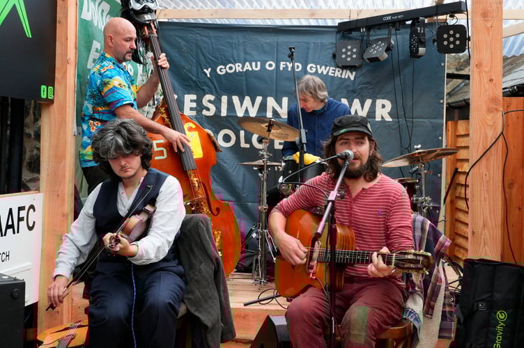 Sesiwn Fawr Dolgellau 2023
Y Band Tacla
Llun Erfyl Lloyd Davies Ffotograffydd